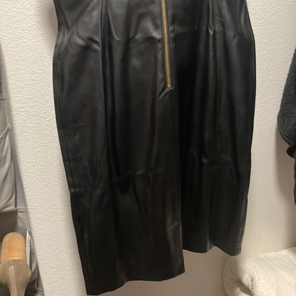 Calvin Klein - Picture 9 of 11